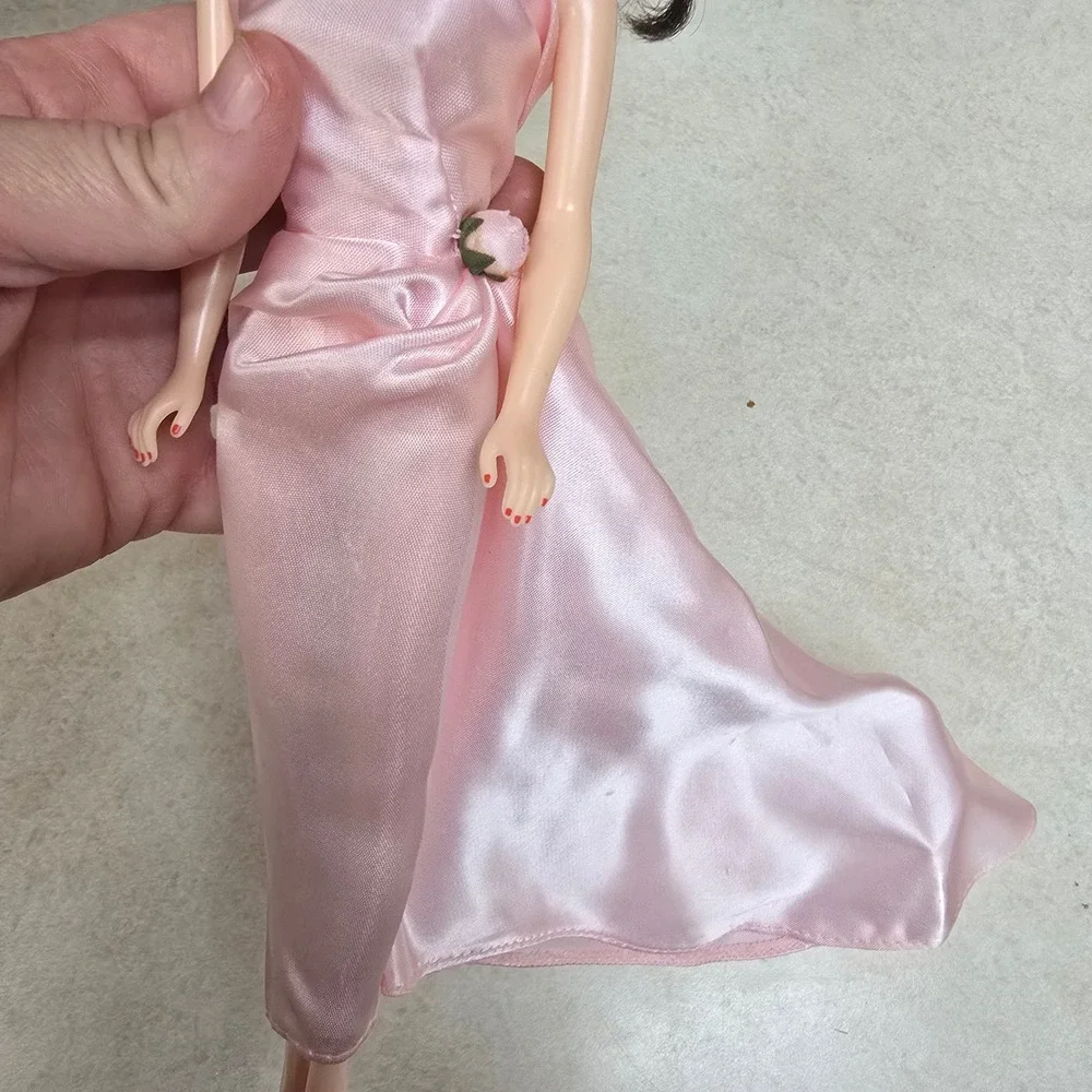 Vintage 1993 Mattel Barbie Doll Brunette Pink Satin Gown Pearl Necklace Malaysia